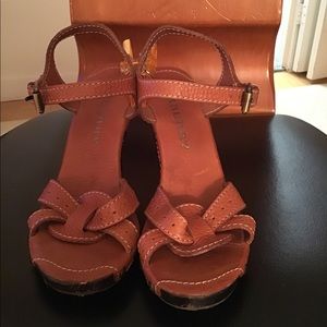 Burberry wooden bottom 4 inch heals